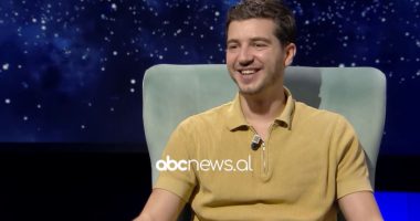 Balerin me bluzë të bardhë/ Muçollari: Në fushën e mjekësisë më shtyu familja, pasionin e artit e kam të deleguar nga motra