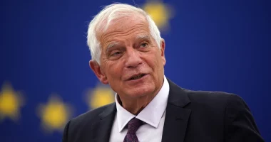 Borell: Trump dhe Putin do të ulen në tryezën e bisedimeve për luftën në Ukrainë