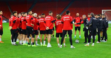 “Shpresat” nuk “llogariten”, katër prej “Kuqezinjve” shkojnë në tribunë për sfidën ndaj Çekisë