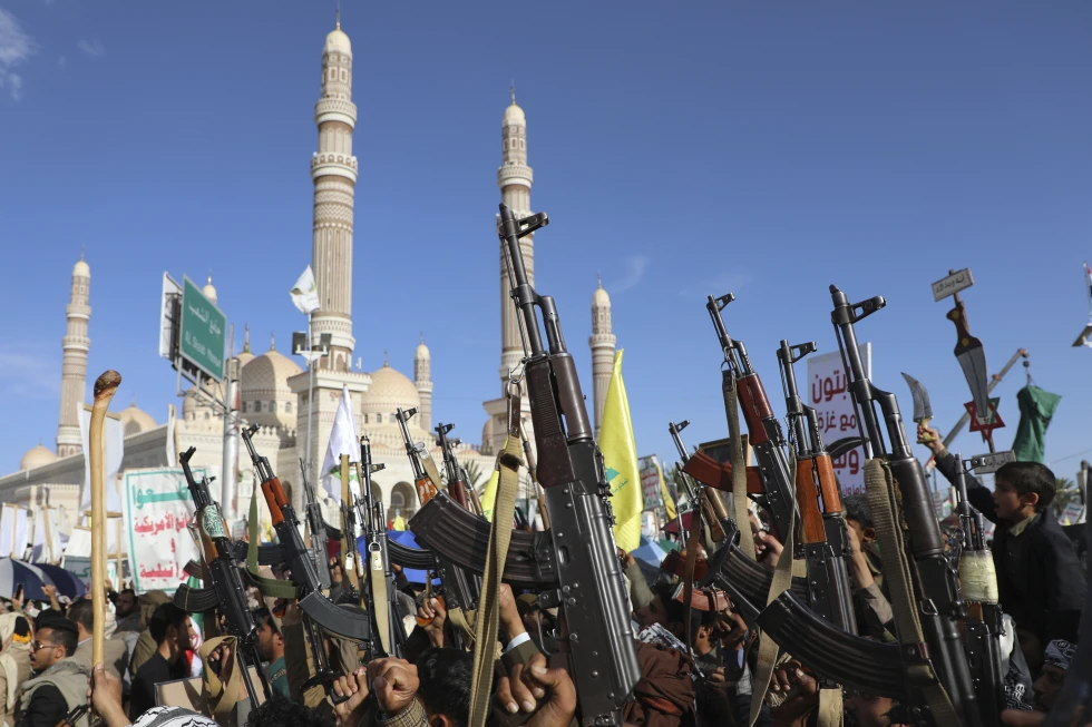 OKB: Rebelët Houthi janë shndërruar në një forcë të fuqishme ushtarake me ndihmën e Iranit