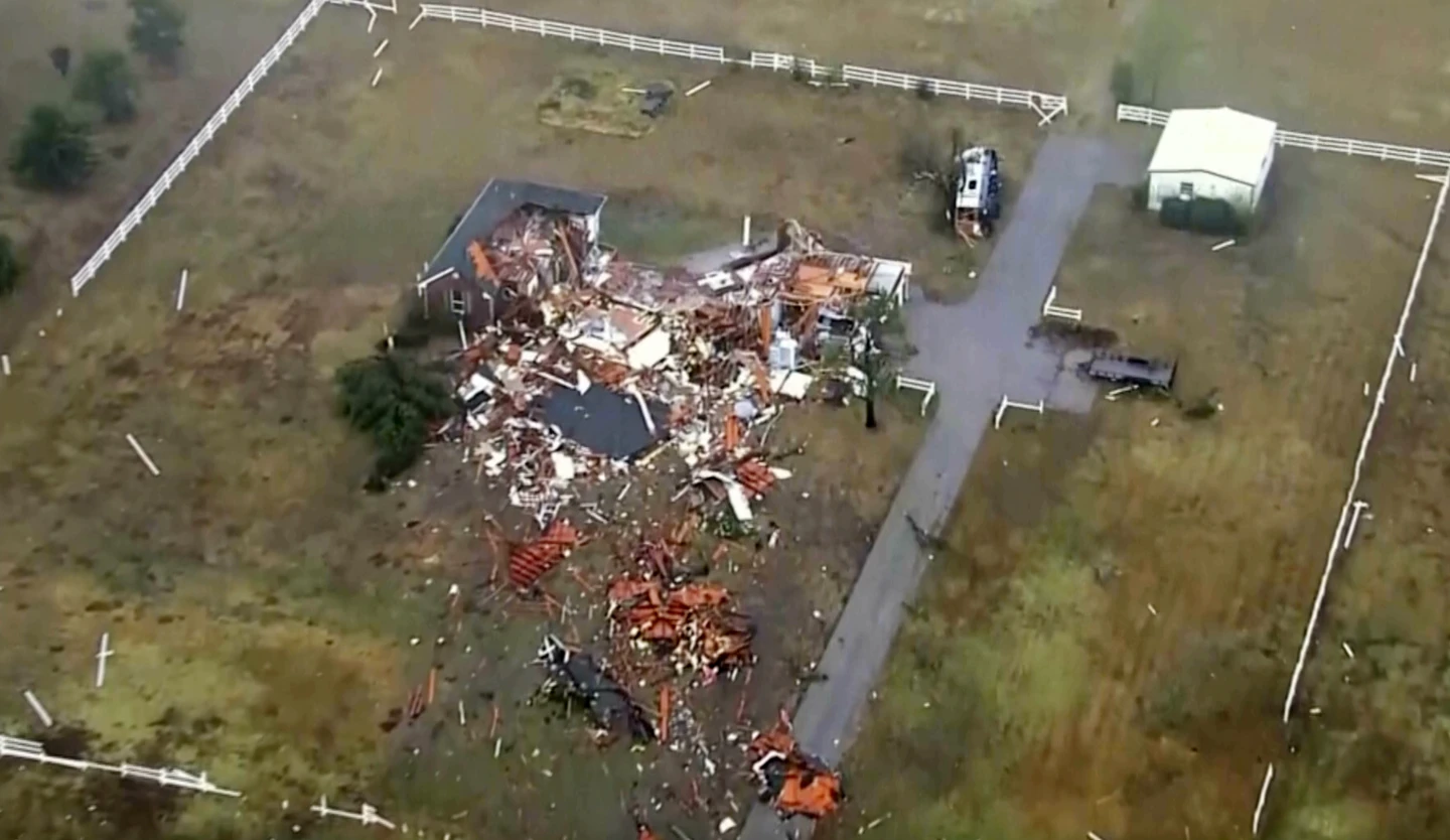 SHBA/ Stuhi e fortë dhe tornado në Oklahoma, plagosen 11 persona. Mijëra mbeten pa energji elektrike