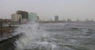 Moti i keq/ Durrës, vonesa në nisjen e trageteve drejt Italisë