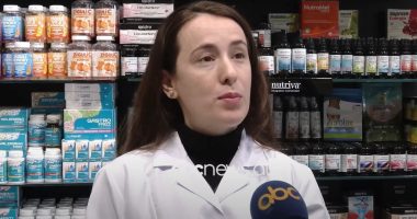 “Të rinjtë marrin barna pa recetë”/ Mjekët: Marrin medikamente me sugjerimin e miqve