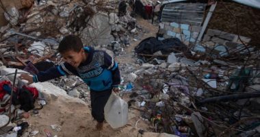 OKB: Gratë dhe fëmijët e Gazës kërkojnë ushqim nëpër mbeturina