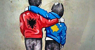 “Më pyet, cili është flamuri im…”, edhe shqiptarët jashtë kufijve, 28 nëntorin e përjetojnë si festë për identitetin e tyre kombëtar