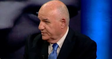 “Habitem kur vij nga Amerika”, Ikonomi: Njerëzit blejnë kaq shumë libra dhe kaq shtrenjtë në Shqipëri