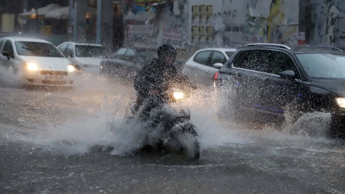 Erëra të forta në Stamboll, raportohet për përmbytje dhe anulime fluturimesh