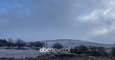 VIDEO/ Temperaturat e ulëta në vend, Korça mbulohet me borë