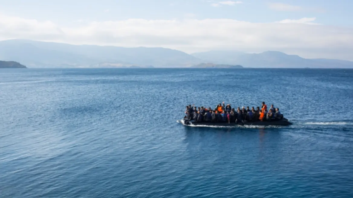 Shpëtohet anija me 36 emigrantë në bord