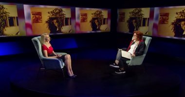 “Unë jam Maks Velo, sapo kam dal nga burgu”, piktorja tregon takimin rastësor buzë detit: Isha akoma studente…