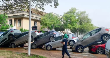 Përmbytjet më qindra viktima, kryeministri spanjoll: 5 mijë ushtarë në terren, dislokimi më i madh i ushtrisë në kohë paqeje