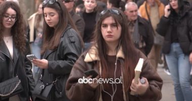 Debati për TikTok/ Prindërit, pro dhe kundër mbylljes së rrjetit social