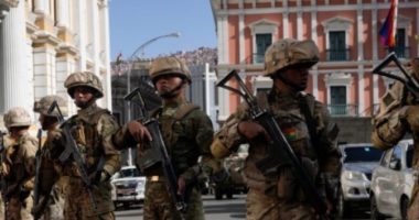 Një grup i armatosur rrëmben më shumë se 200 ushtarakë dhe kap një bazë në Bolivinë qendrore