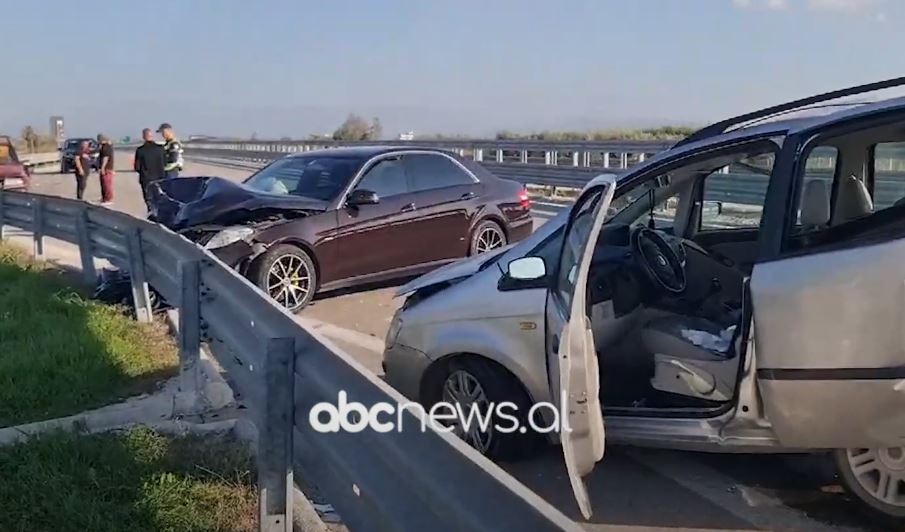 Aksident i trefishtë në Bypassin e Fierit, një person i plagosur