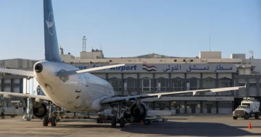 Aeroporti i Damaskut rihapet për herë të parë që nga rënia e Assadit