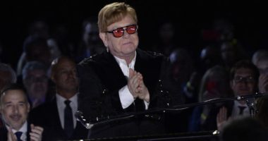 Legjenda e muzikës Elton John humb shikimin