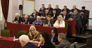 Mblidhet grupi i PS, miraton axhendën dhe qëndrimin për seancën parlamentare të së enjtes