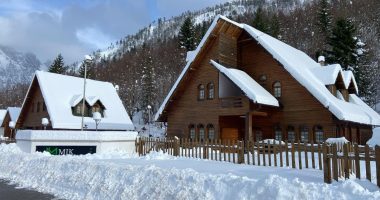 FOTOLAJM/ E mbuluar me dëborë, Rama ndan pamjet nga Valbona