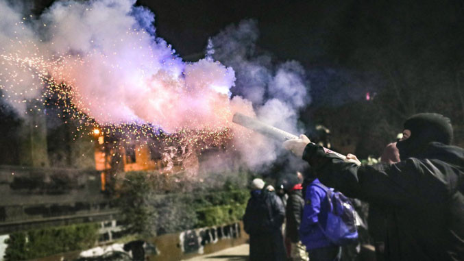 50 protestues u arrestuan në Tbilisi, policia përdori ujë dhe gaz lotsjellës