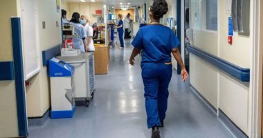 Britania do të rrisë pagat me 2.8%/ Sindikatat kundërshtojnë vendimin