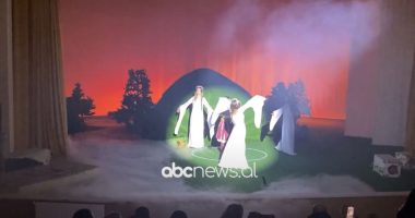 Vihet në skenë “Tumja e Kajës” në Kukës/ Shfaqja teatrale, nga regjisori i ri Glevis Lleshaj