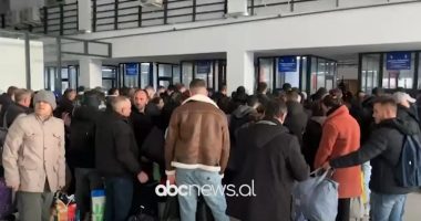 Emigrantët vijnë për festa/ Fluks në Vlorë, mbërrijnë 1100 pasagjerë mëngjesin e kësaj të diele