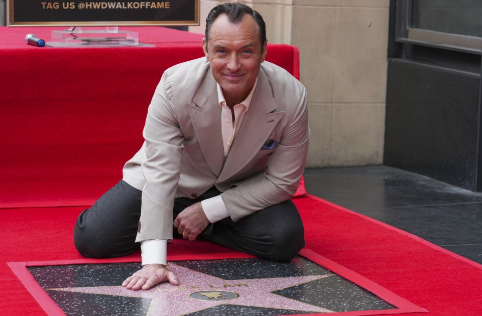 Jude Law nderohet me një yll në “Hollywood Walk of Fame”