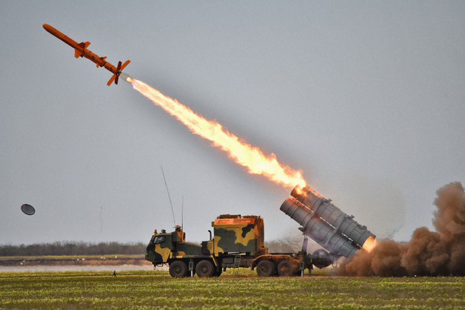 Ukraina rrit prodhimin e raketave