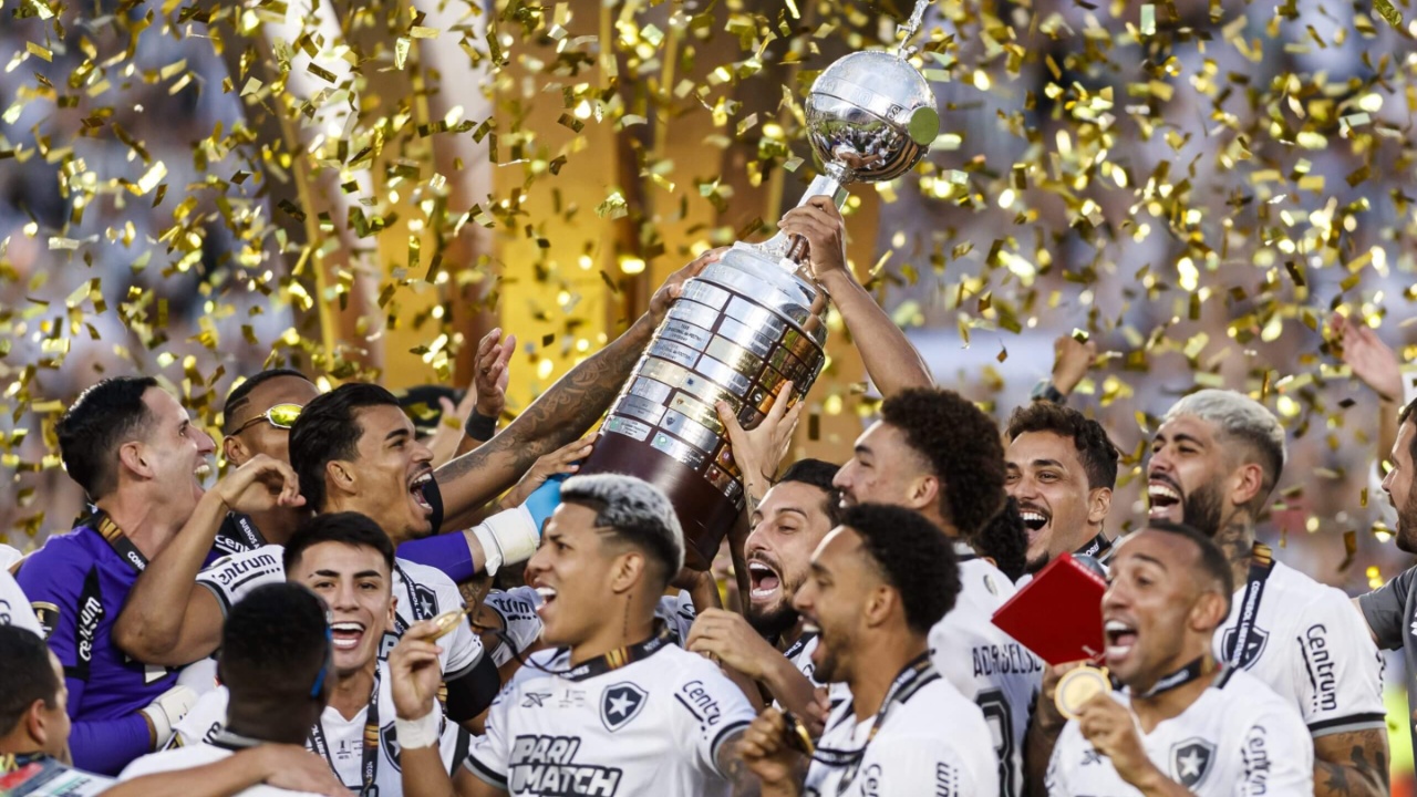 Botafogo fiton Copa Libertadores/ Skuadra e shquar braziliane ia del për herë të parë, kampionët ia dolën 3-1 në finale edhe me 10 lojtarë