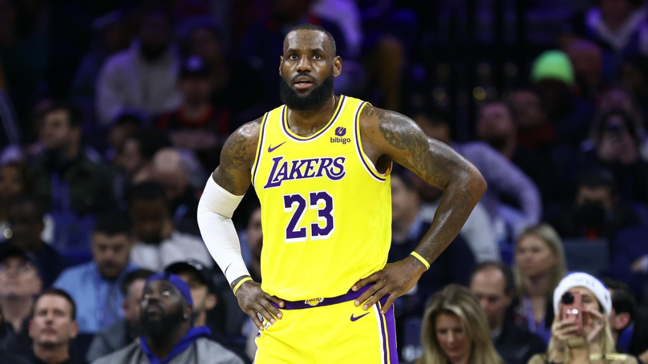 LeBron, një “mbret pa kurorë”/ Legjenda e basketbollit shkëlqen, por sërish humbet