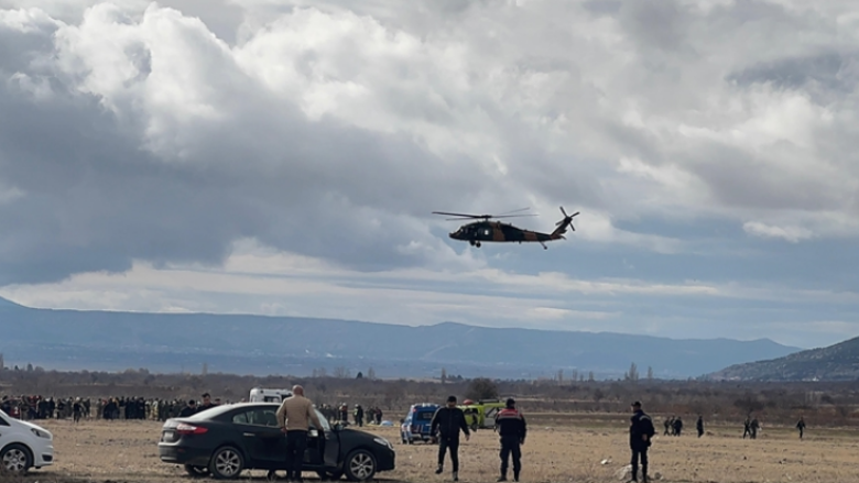 Rrëzohet helikopteri në Turqi, gjashtë ushtarë humbin jetën