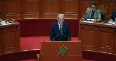 Berisha, kthim pa lavdi/ Tenton të ndryshojë buxhetin, gazetarët i kujtojnë akuzat e Bardhit