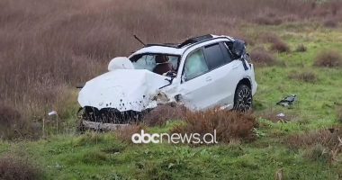 Aksident në Fier/ Makina del nga rruga, vdes pasagjeri, plagoset rëndë drejtuesi