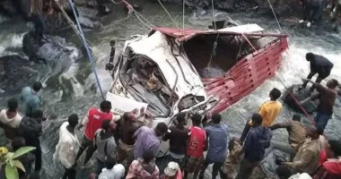 Kamioni bie në lumë/ Të paktën 71 të vdekur në një aksident rrugor në Etiopi