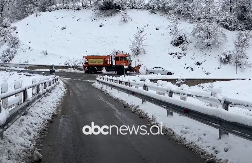 Moti i keq në Kukës/ Vështirësi në disa segmente rrugore, probleme me furnizimin me energjinë eletrike