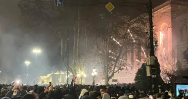 Intensifikohen protestat antiqeveritare në Gjeorgji, parlamenti në rrethim