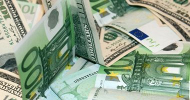 Bie Euro kundrejt Dollarit, shkak kriza buxhetore në Francë