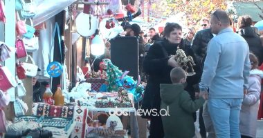 Festa “të ngrohta” në shtëpi/ Ruhet atmosfera e së shkuarës e tryezave të mëdha familjare