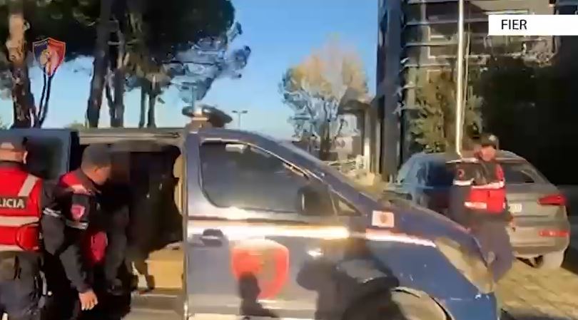 VIDEO/ Shpërndante kanabis, arrestohet 18-vjeçari në Fier