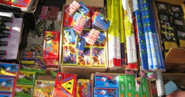 Sekuestrohen rreth 100 kuti me fishekzjarrë dhe kapsolla në Fier, shiteshin në kundërshtim me ligjin