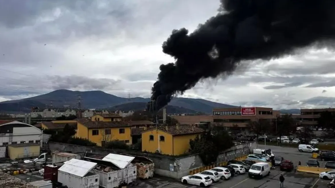 VIDEO/ Shpërthim i fortë në një rafineri nafte në Firence, raportohet për një viktimë dhe disa të plagosur