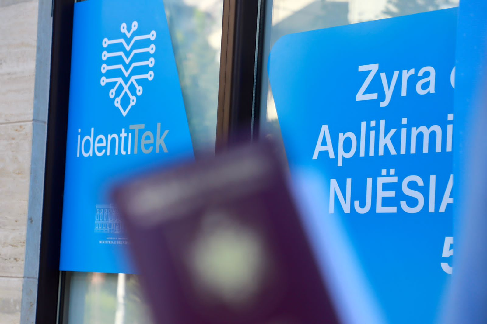 “IdentiTek” njofton qytetarët: Nuk do të ketë aplikime për dokumente biometrike në 31 dhjetor