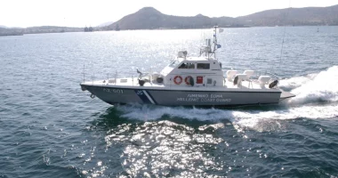 Samos, rojet bregdetare shpëtojnë 35 emigrantë, 15 prej tyre fëmijë