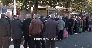 Pensionistët, urban falas/ Tiranë, shpërndarja e aboneve vazhdon deri në 31 dhjetor