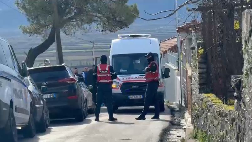 VIDEO/ Sarandë, 49-vjeçarja vrau burrin me sëpatë, flasin banorët: Ishte punëtor, gruaja kishte probleme