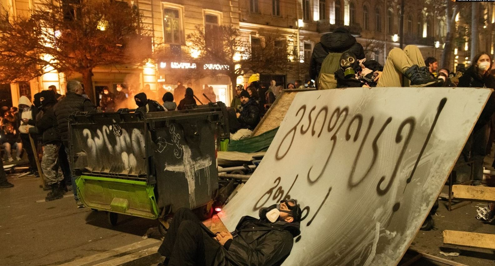 Protestat e dhunshme, kryeministri i Gjeorgjisë: Presidentja duhet të lëshojë postin