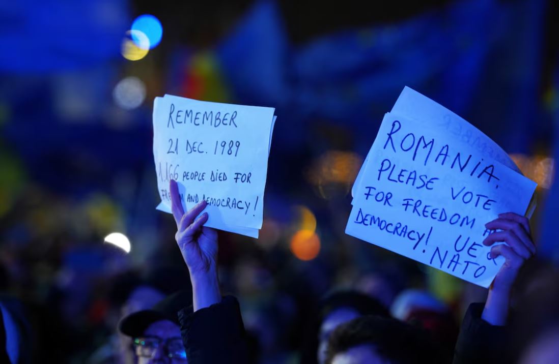 Frikë nga ndërhyrja ruse në balotazhin presidencial, mijëra njerëz marrin pjesë në tubimin pro evropian në Rumani