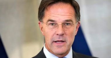 Shefi i NATO-s: Putin ecën me uniformë ushtarake, por gjithmonë larg frontit