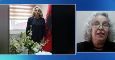 Kush është mësuesja nga Tirana që u mëson gjuhën shqipe nxënësve në Turqi: Fillimet ishin të vështira