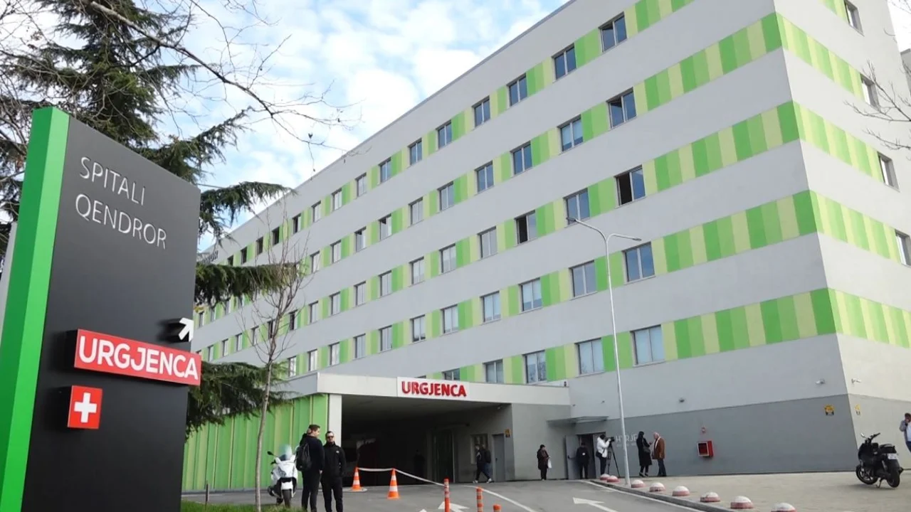 Tiranë/ 21-vjeçarja shkon me urgjencë në spital: Ja kush më goditi me sende të forta